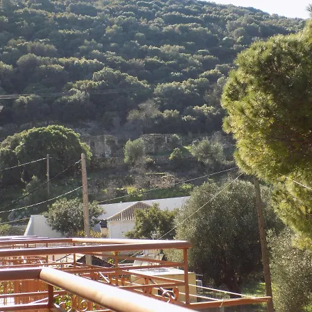 아파트호텔 Afrodite Spacious Apartments! Agia Efimia