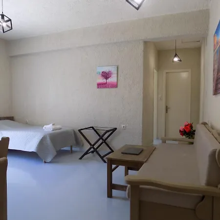 Afrodite Spacious Apartments! アパートホテル