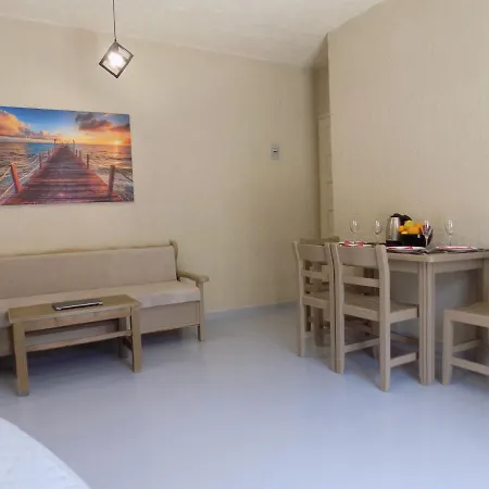 アパートホテル Afrodite Spacious Apartments!