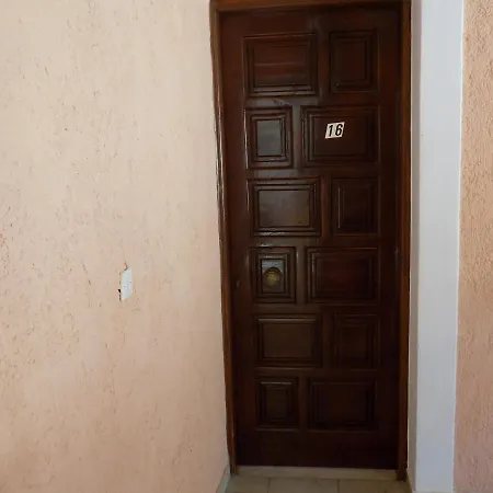 Ξενοδοχείο με διαμερίσματα Afrodite Spacious Apartments!