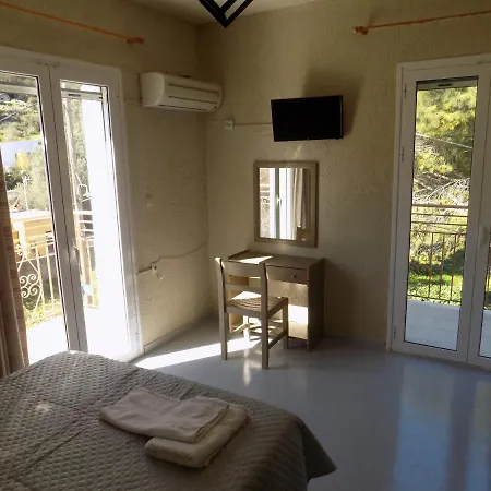 Ξενοδοχείο με διαμερίσματα Afrodite Spacious Apartments! 3*